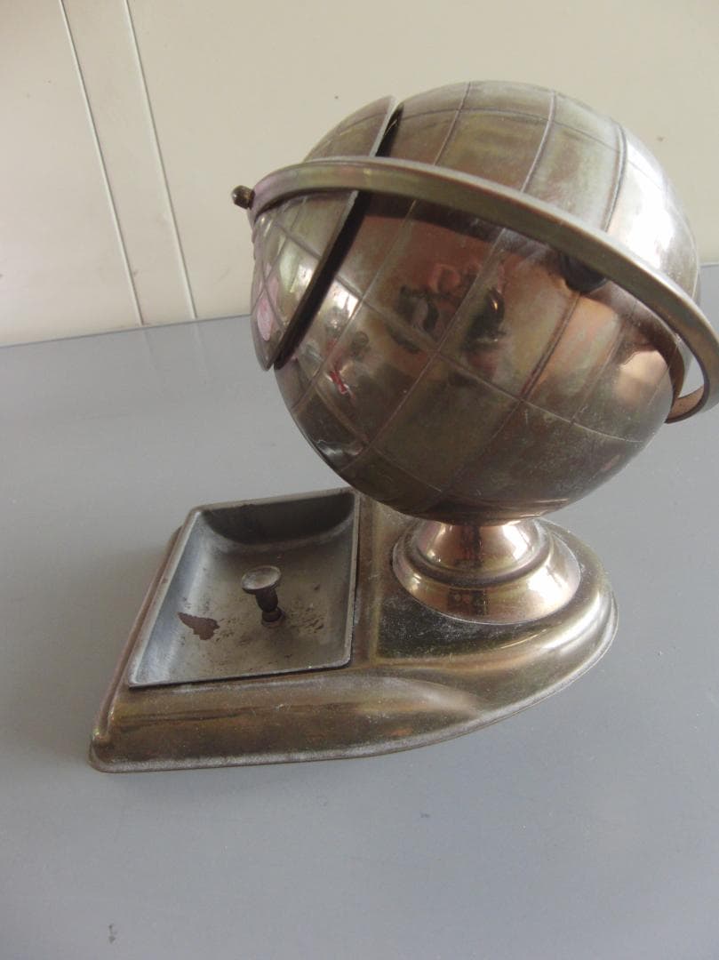 地球儀型卓上シガレットケース（灰皿付き）