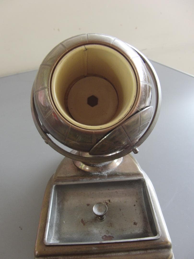 地球儀型卓上シガレットケース（灰皿付き）