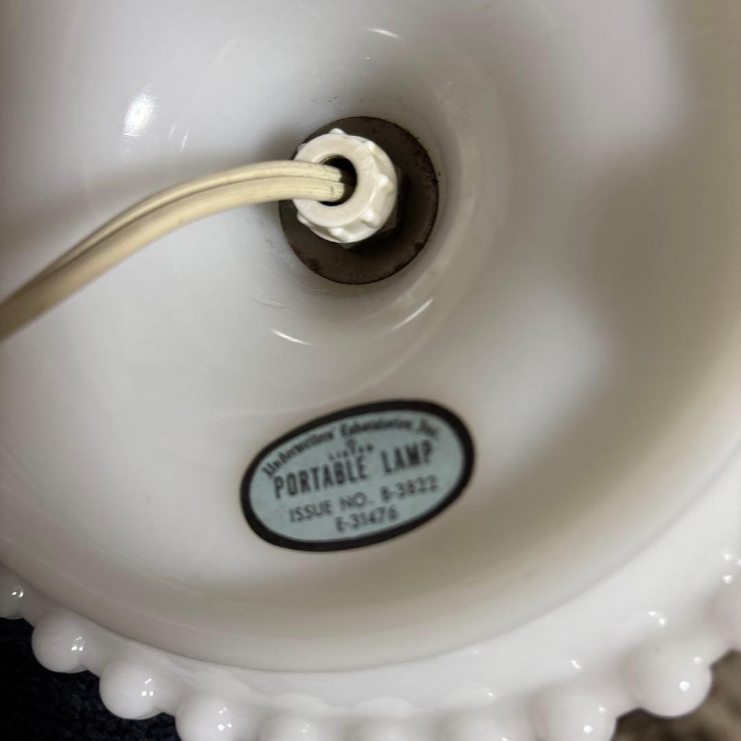 フェントン ボブネイルミルクグラス テーブルランプ