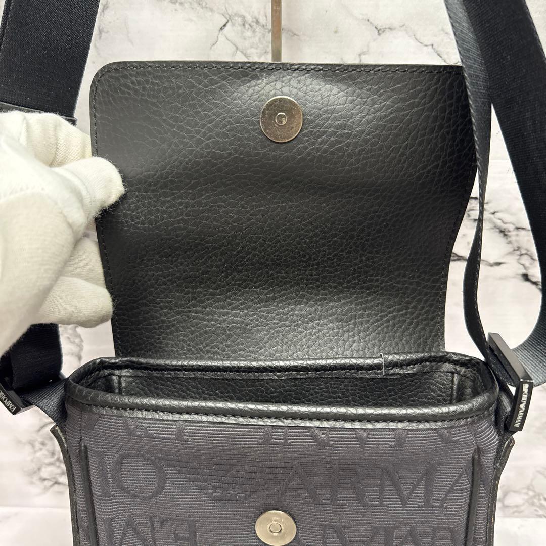 (極美品)大人気、アルマーニ、ショルダーバッグ、レザー、シボ革、人気色、黒、高級