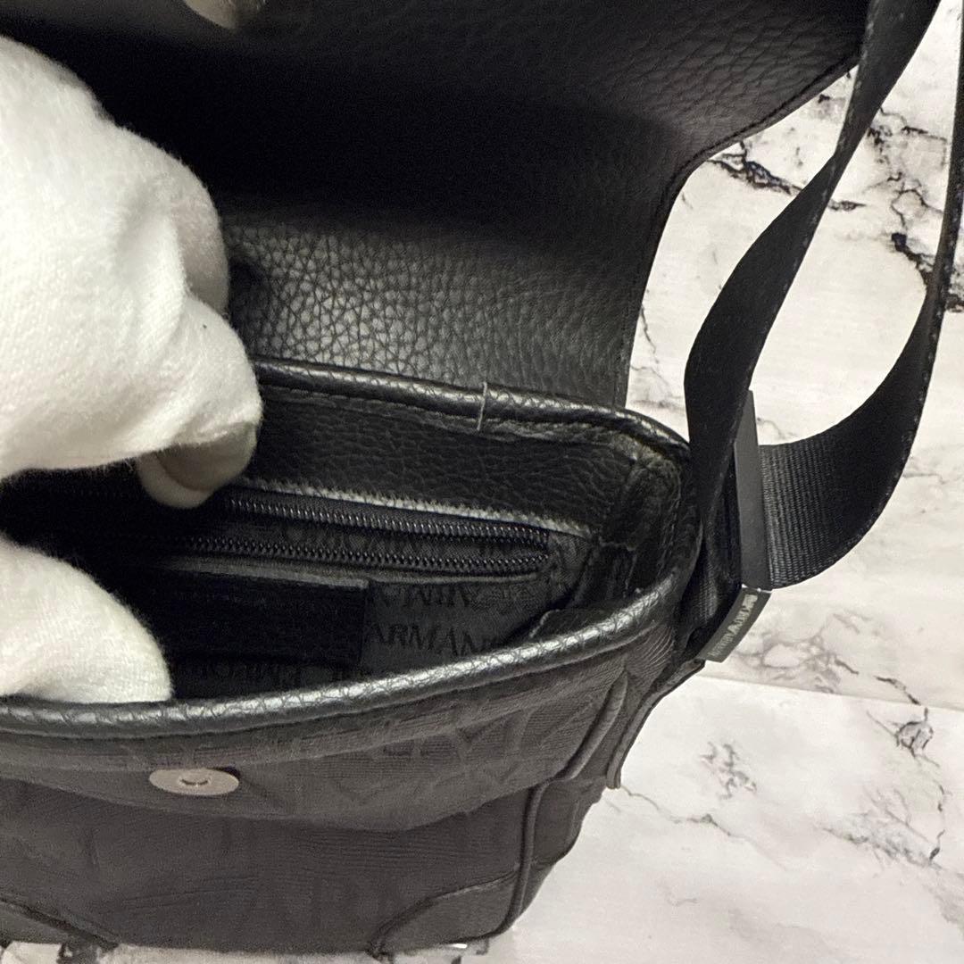 (極美品)大人気、アルマーニ、ショルダーバッグ、レザー、シボ革、人気色、黒、高級