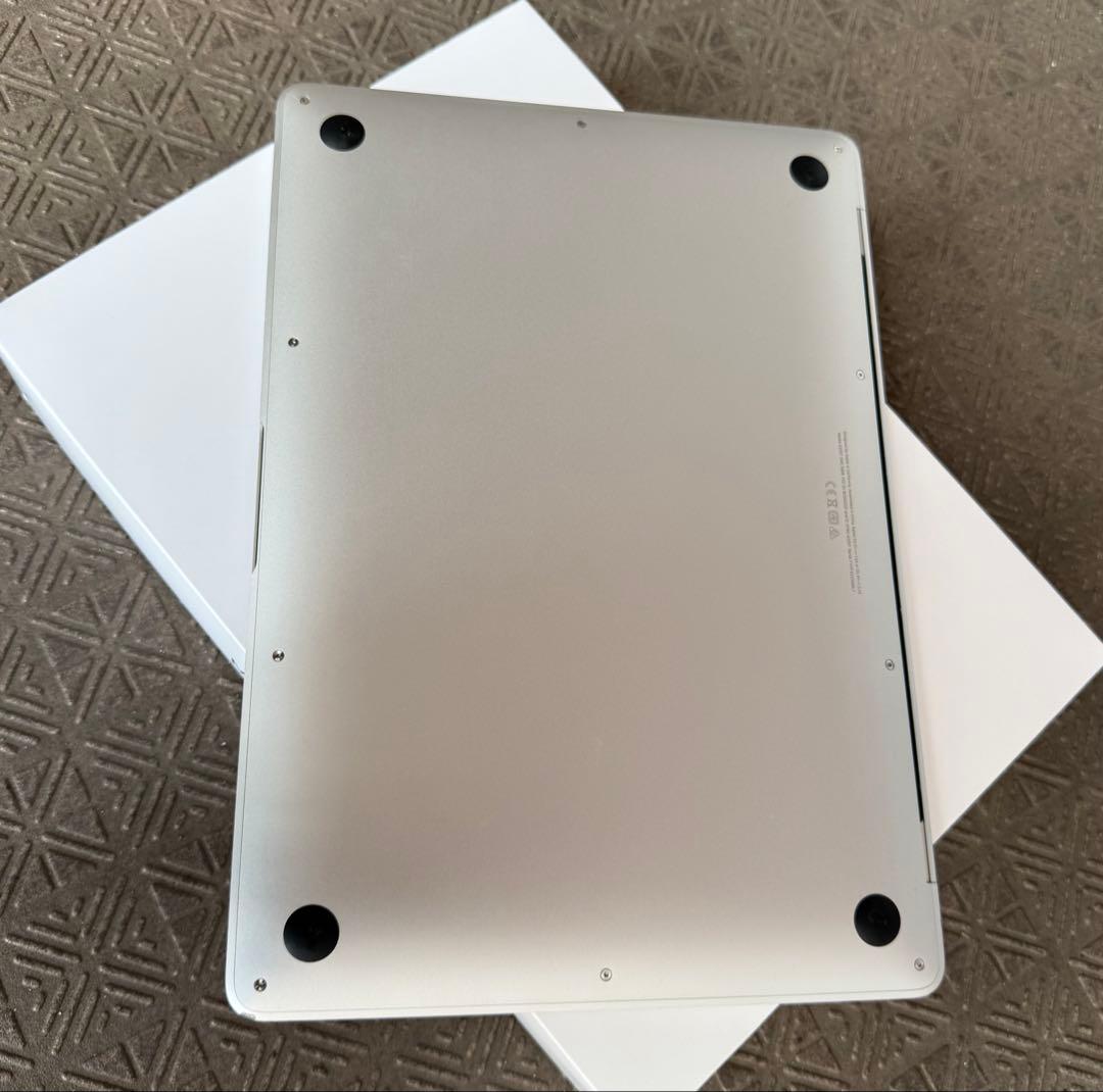 MacBook Air 2020　M1/8GB/256GB/13インチ