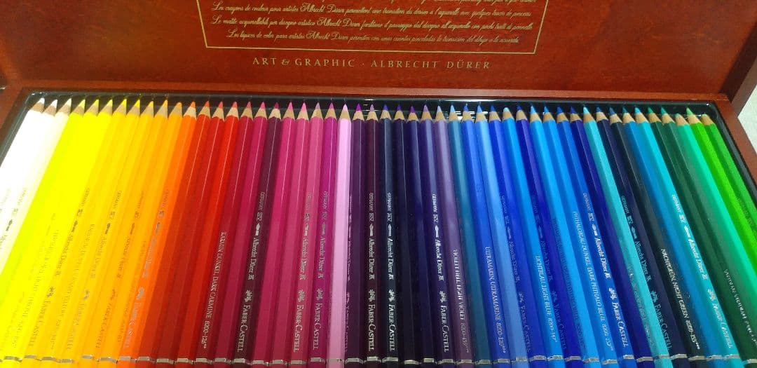 アルブレヒト・デューラーのファーバーカステルの木箱入り100色