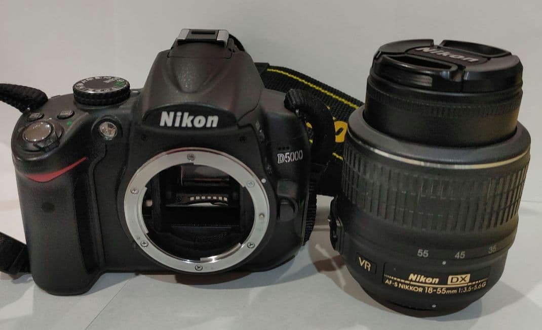 【美品】ニコン カメラ Nikon D5000　一眼レフ　動作確認済