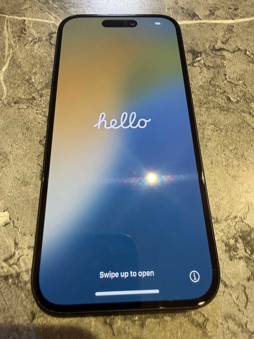 美品 Apple iPhone 15 ブラック 本体 256gb