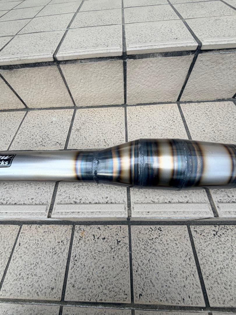 ライブディオ　横型エンジン　マフラー