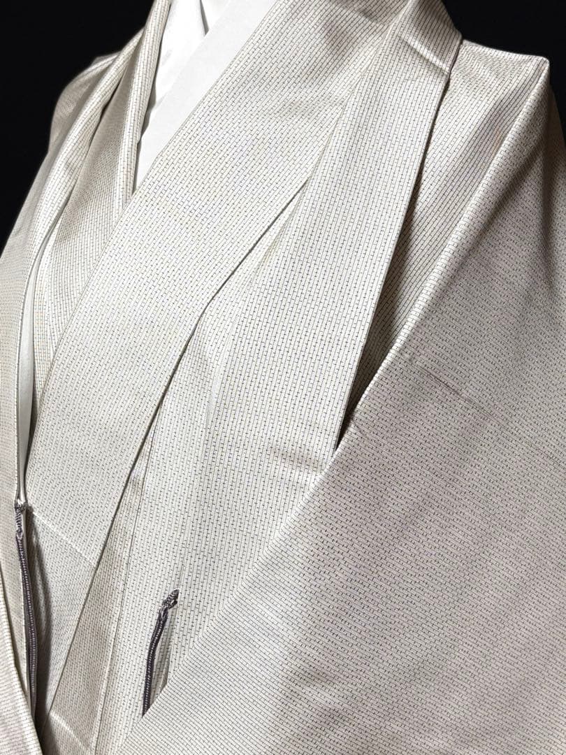 逸品　美品　和服　正絹　絣模様(白)大島紬アンサンブル(羽織紐)早い者勝ち