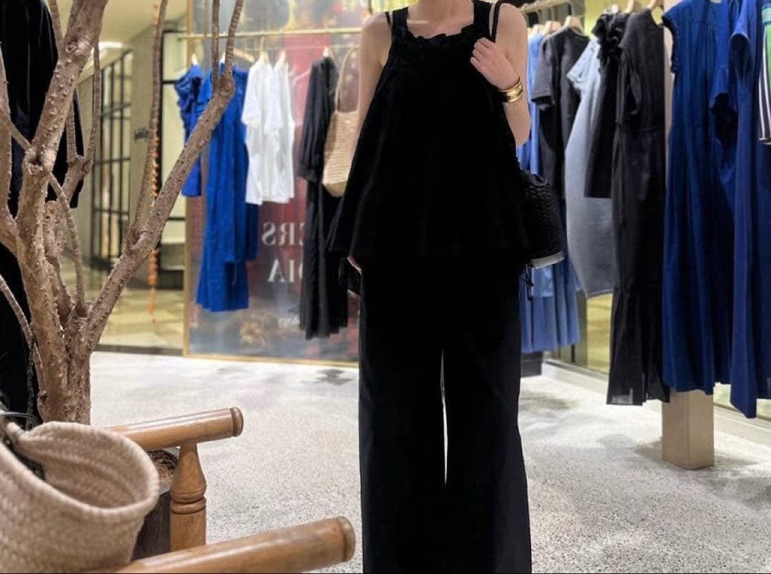 カレンソロジー　キャミソール　黒色