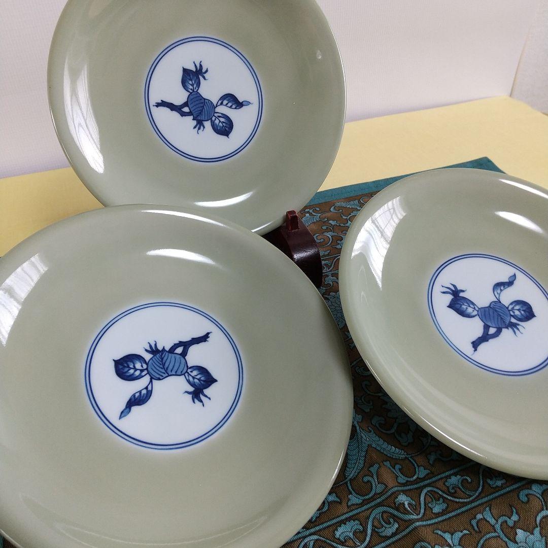 源右衛門窯⭐️青磁木ノ葉文のソーサー3枚組