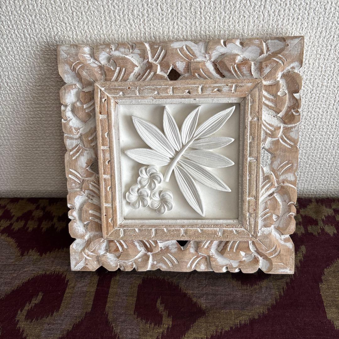 バリ島　木彫り額付きストーンレリーフ