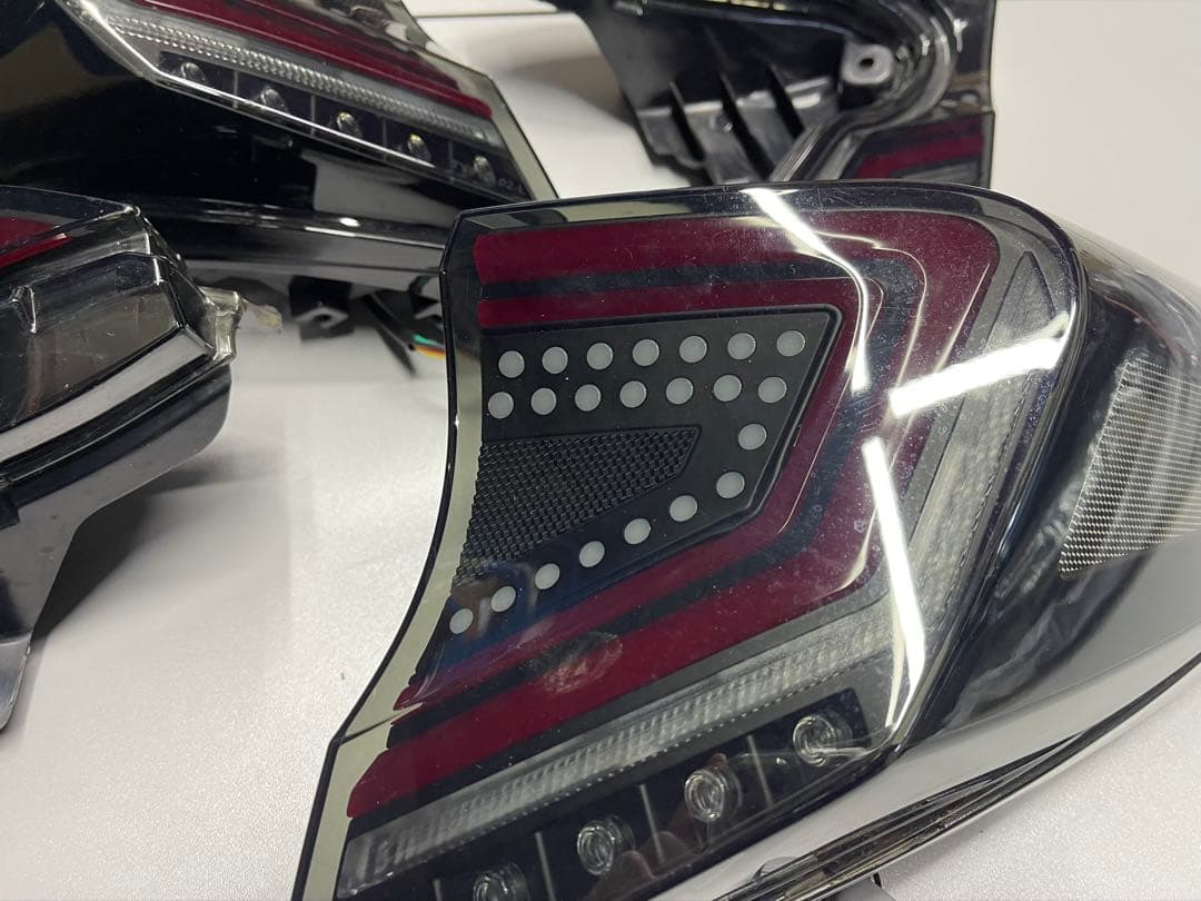 C-HR LEDテールランプ 流れるウィンカー 中古品 当社 デモカー 装着品