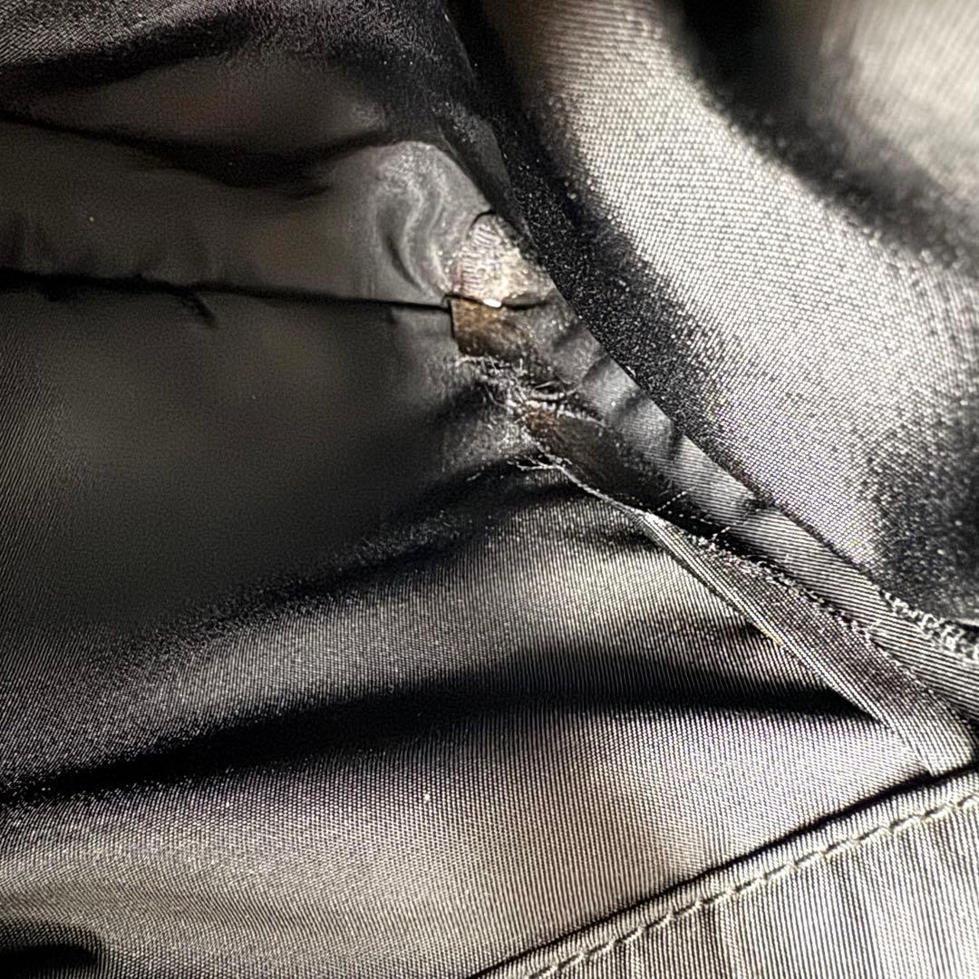 近年 PRADA プラダ ショルダーバッグ サコッシュ 三角ロゴ 黒 ナイロン