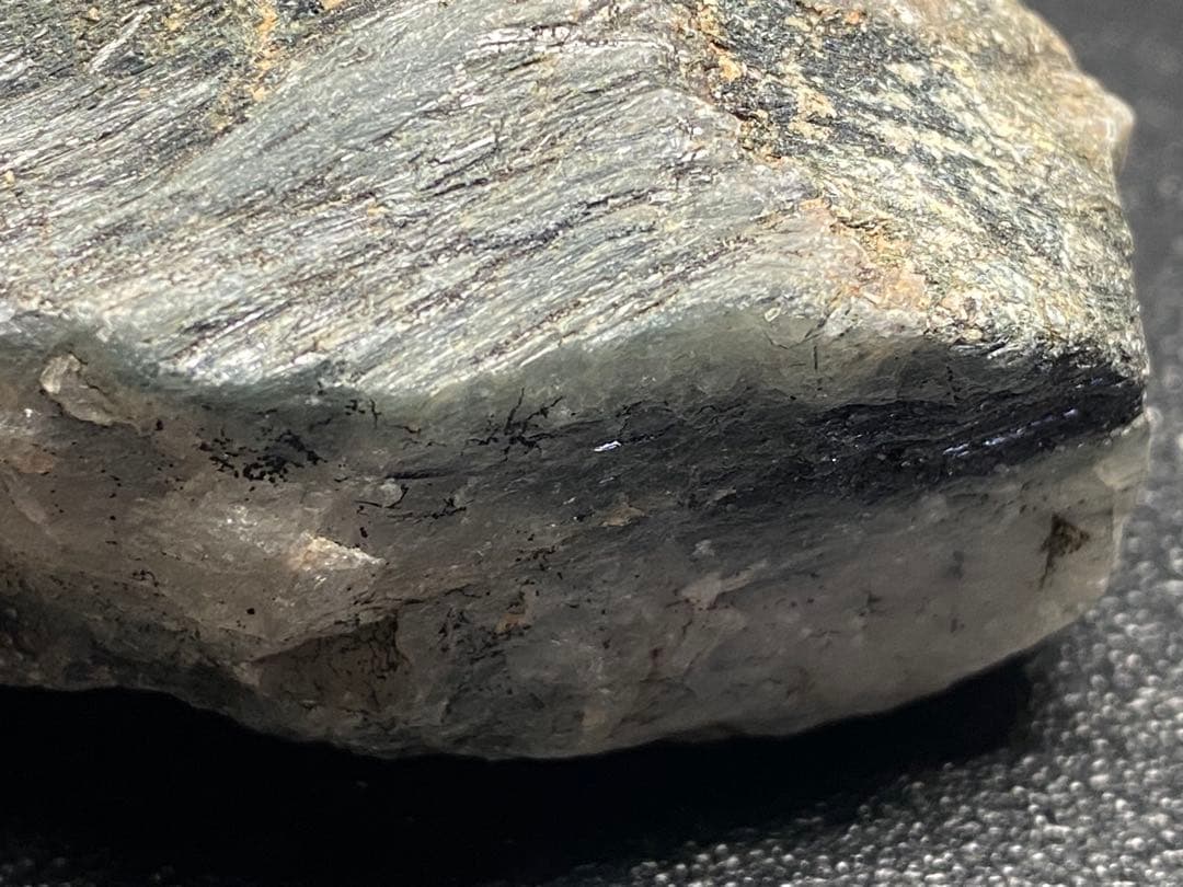 ザギ水晶　ザギマウンテンクォーツ リーベカイト　エジリン　228g