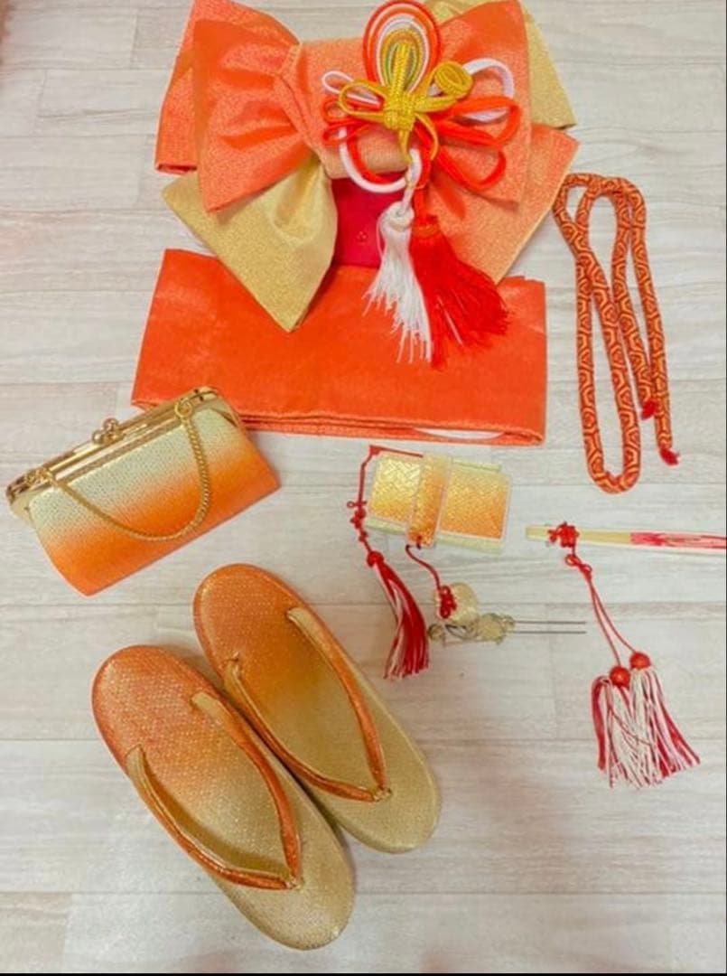 一度着用レトロ柄着物と長襦袢を使った7歳振袖セット