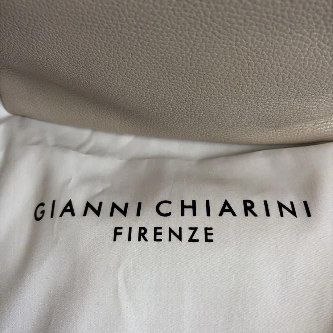 ジャンニキャリーニ　グレーベージュのレザーショルダーバッグ　美品