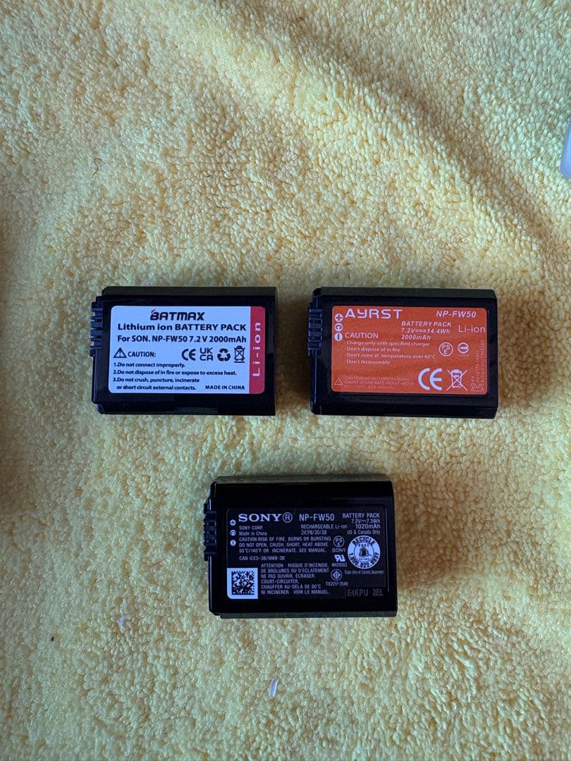 【極美品】α6400 ボディ シャッター637回 元箱・付属品・予備電池多数