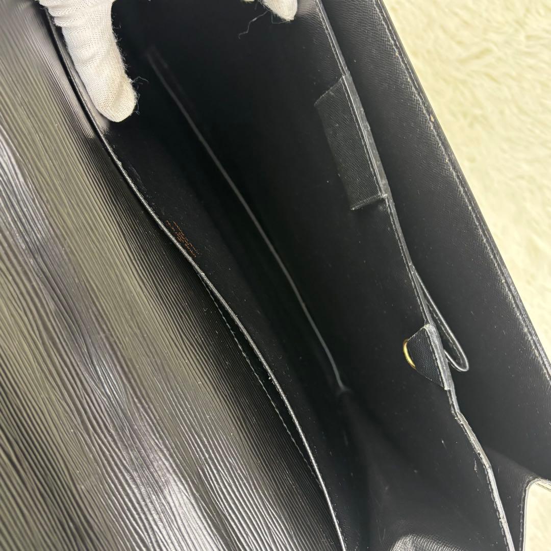 ルイヴィトンエピ セルヴィエット コンセイエ　ビジネスバッグ　ブラック