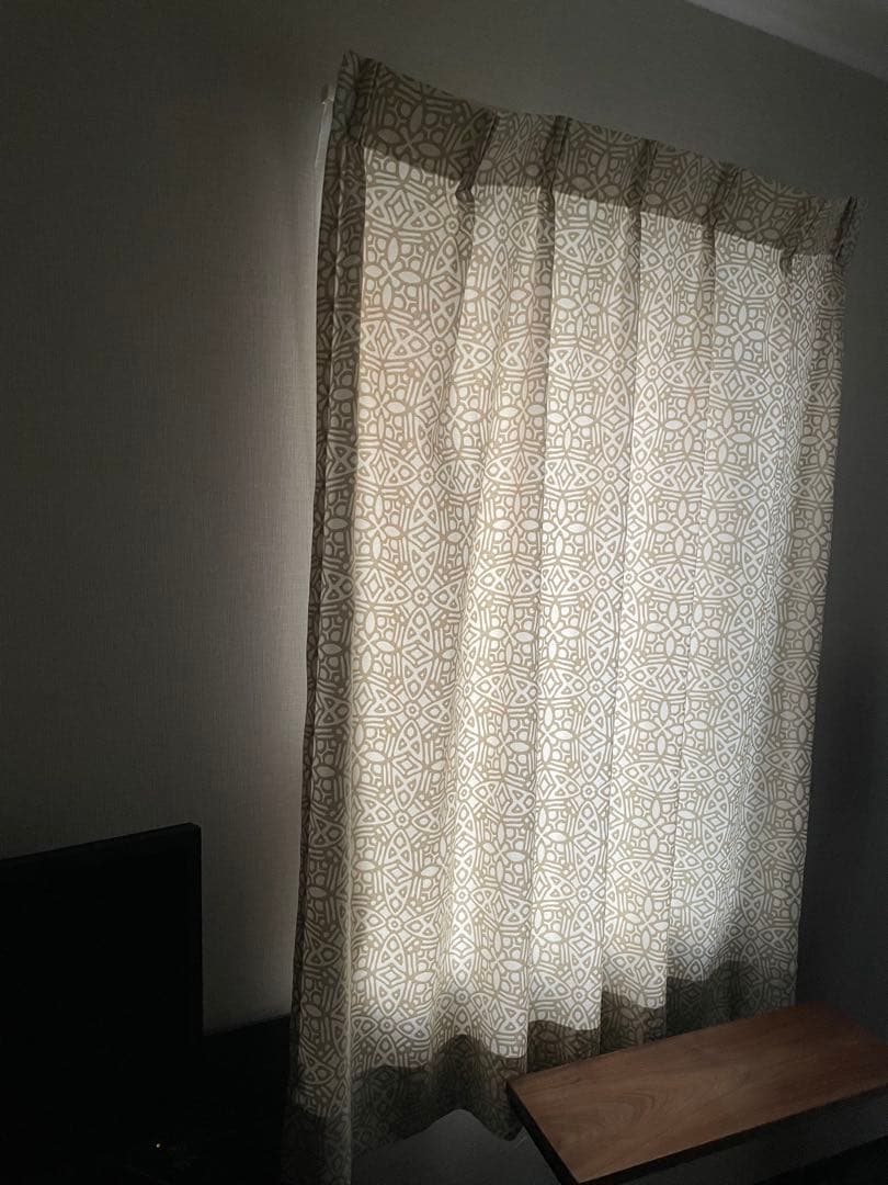 幾何学模様 ベージュ カーテン