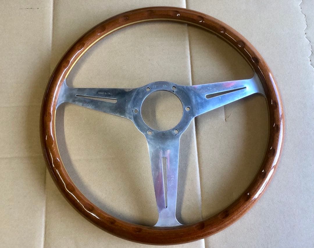 ナルディ　クラッシック　ウッドステアリング