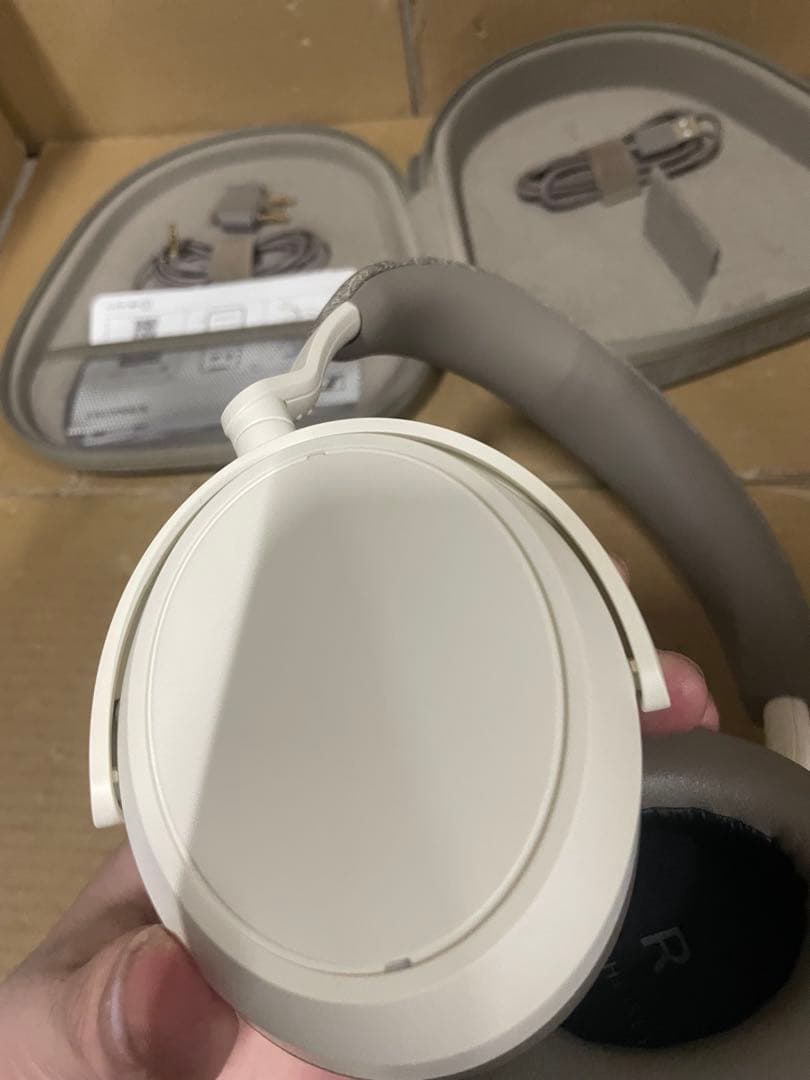 ゼンハイザー　ワイヤレスヘッドホン MOMENTUM 4 ホワイト