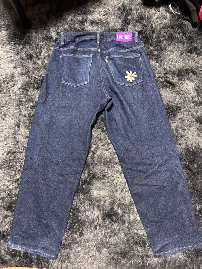 LABROS ダークブルーデニム 花刺繍