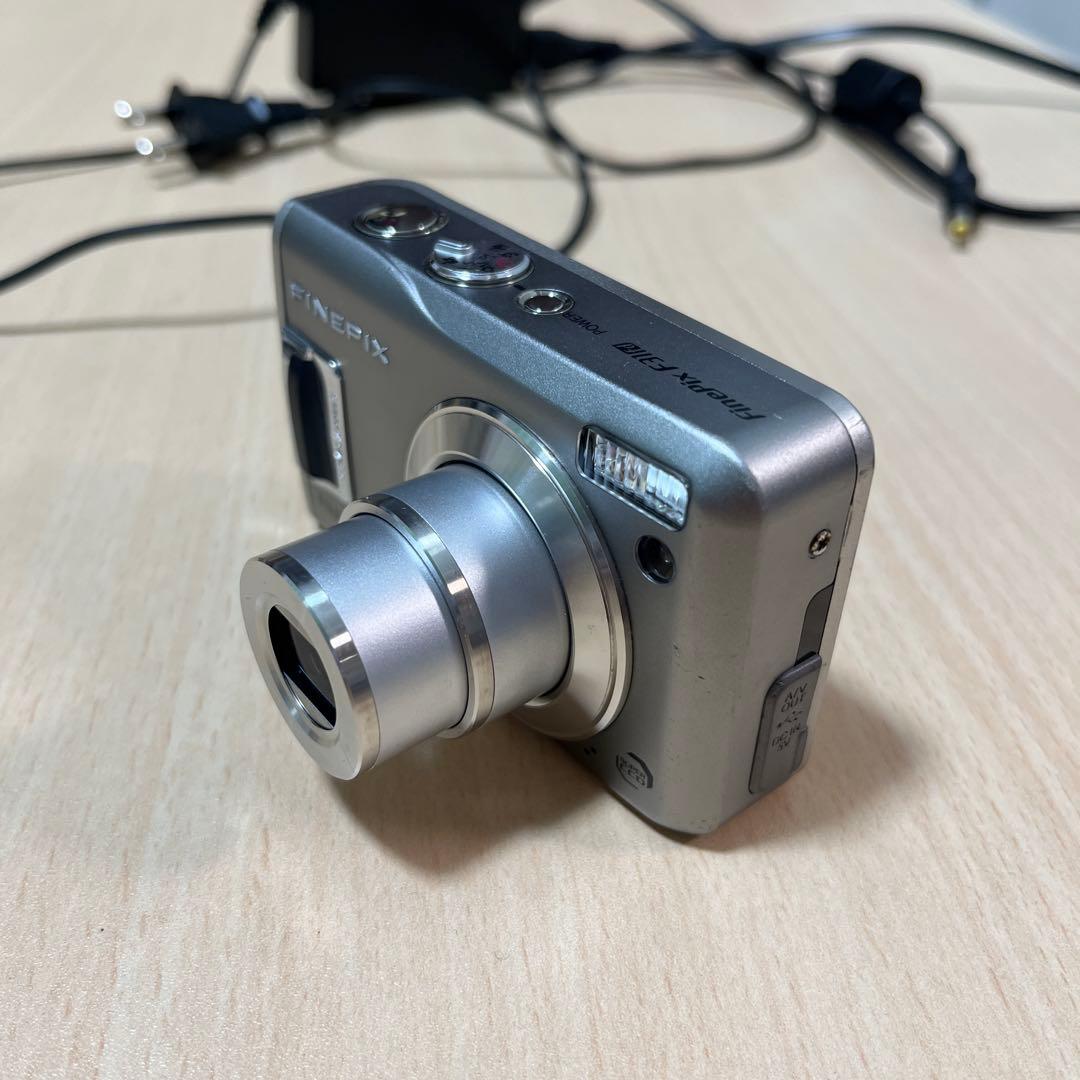 動作品 FUJIFILM FINEPIX F31fdコンパクトデジタルカメラ