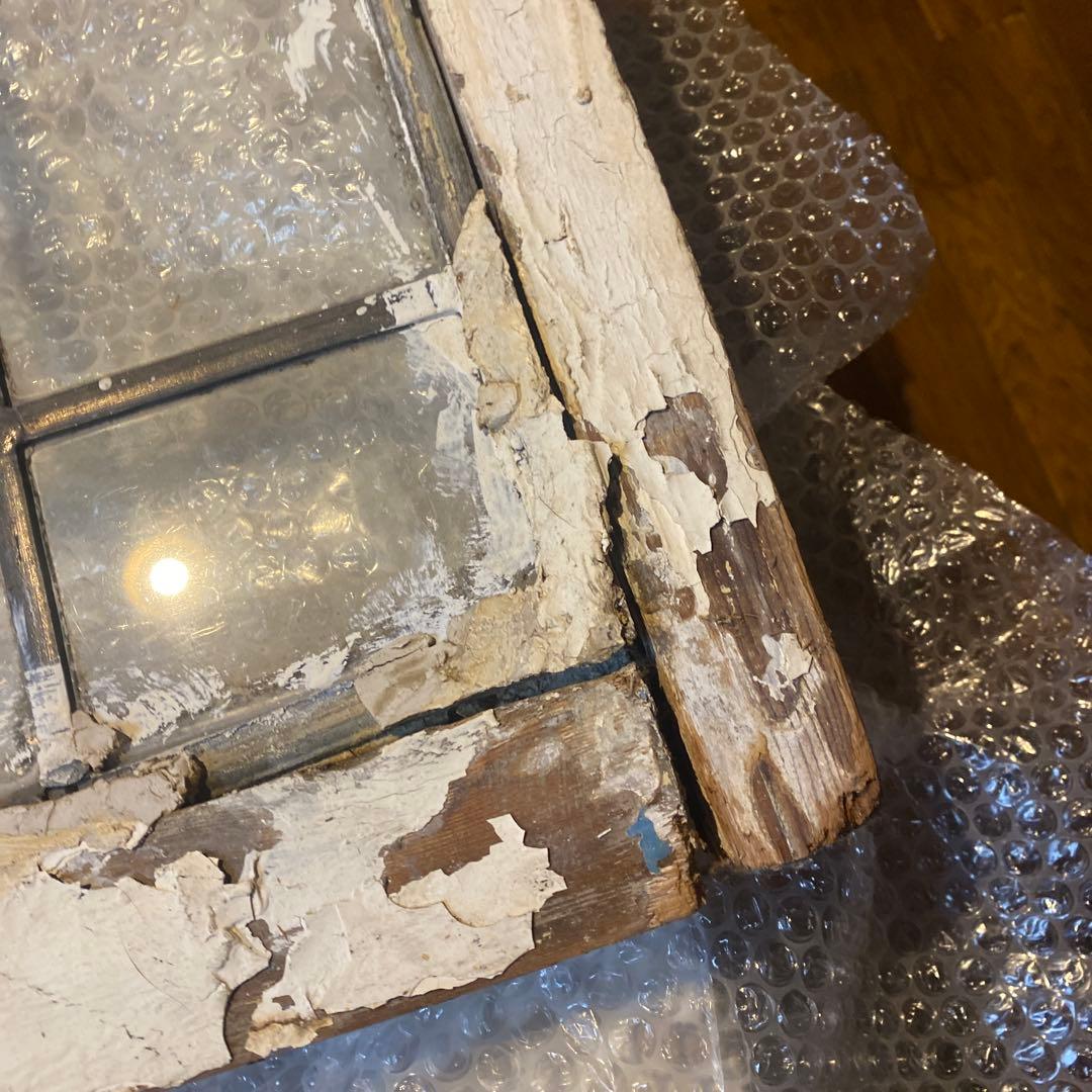 古いステンドグラス ハート型アクセント