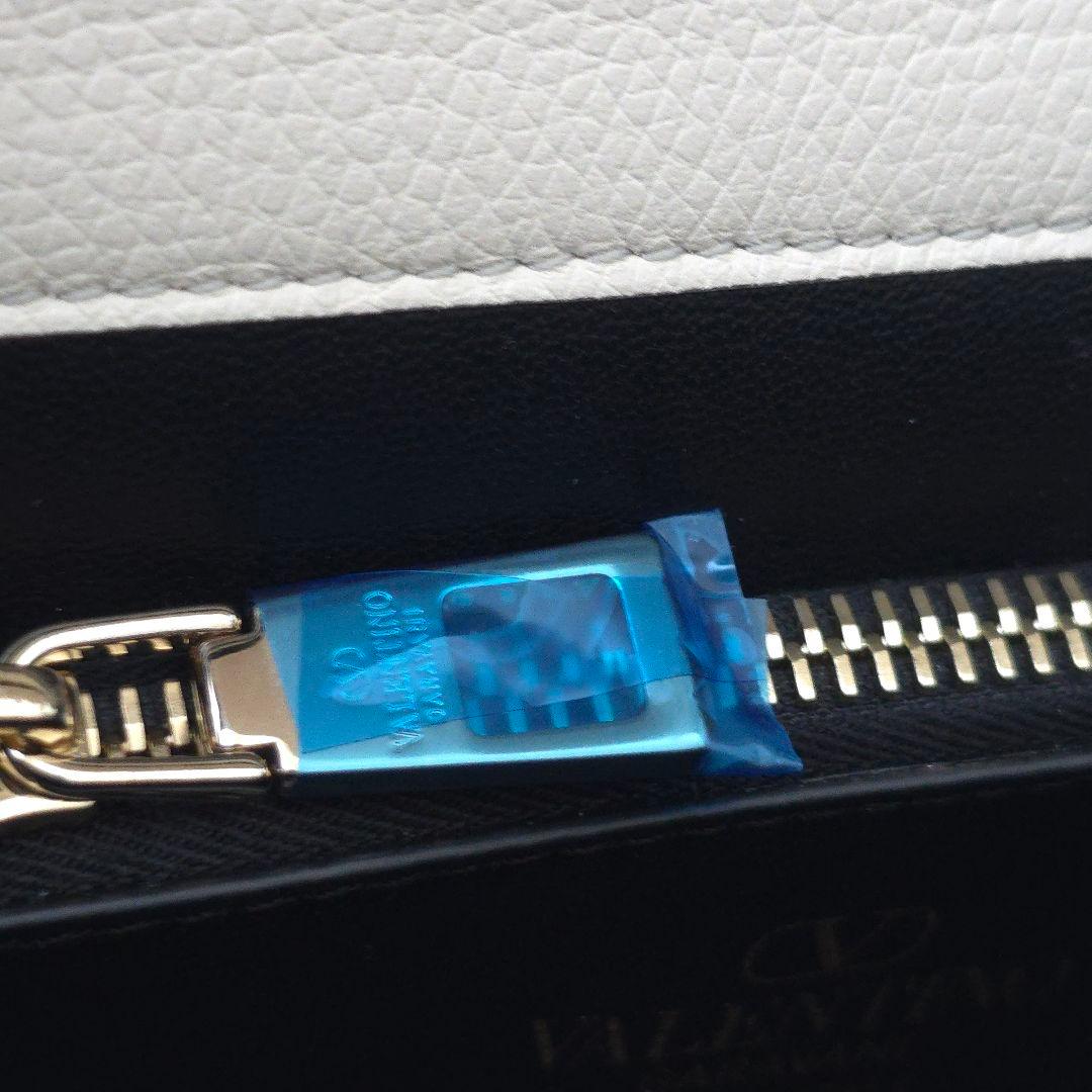 訳あり極美品【ヴァレンティノ】Vスリング　ジュエル　スモール　ハンドバッグ