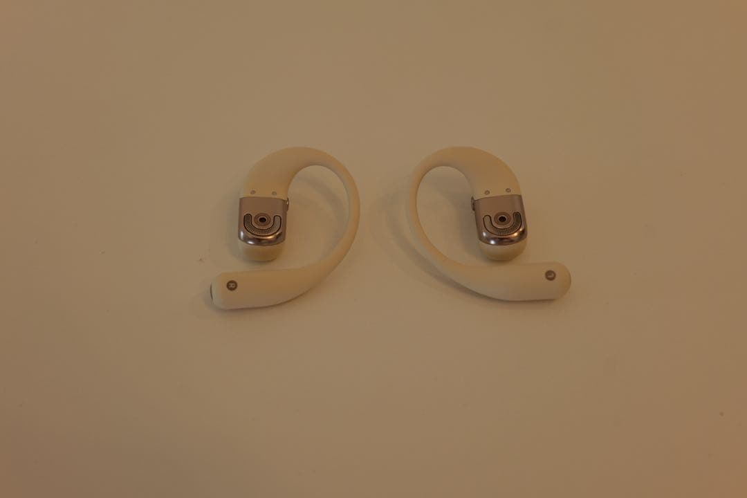 SHOKZ ワイヤレスイヤホン ベージュ　充電ケース付き