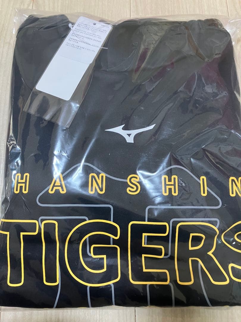 新品未開封 阪神タイガース ミズノ レプリカパーカー ブラック Mサイズ