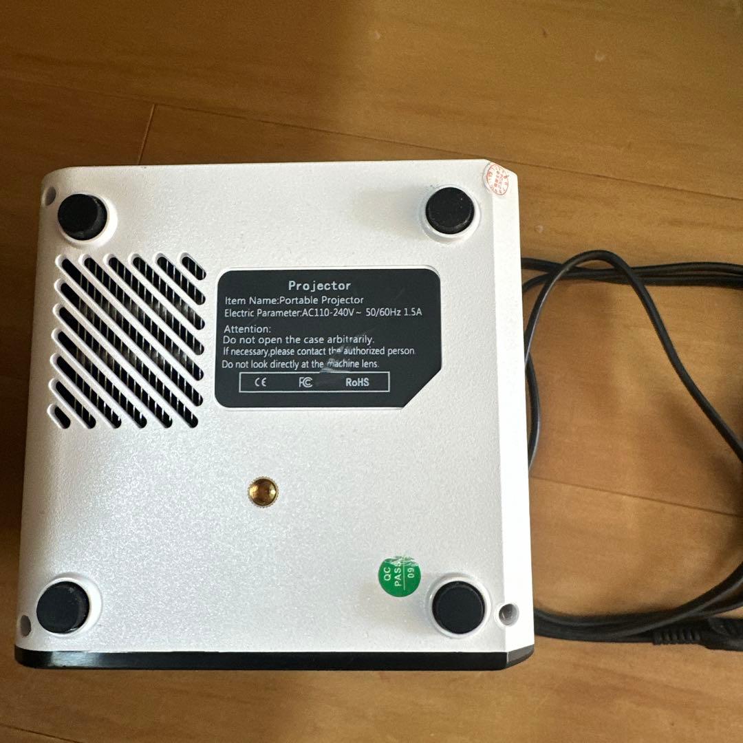 プロジェクター本体 黒と白デザイン