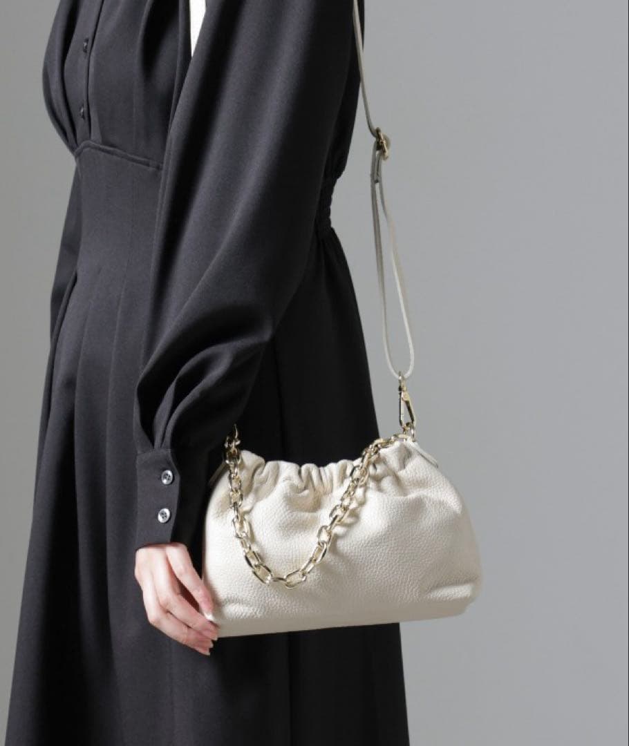 美品 オウレンティAULENTTI 本革ショルダーバッグ黒