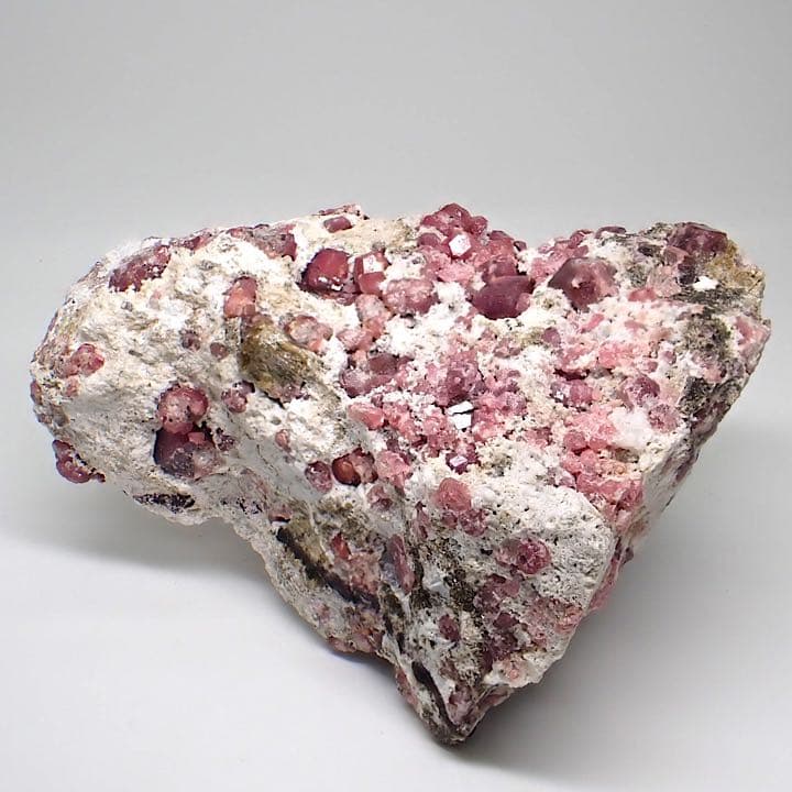 【メキシコ/シエラ・デ・クルセス鉱山産】ピンクグロッシュラーガーネット