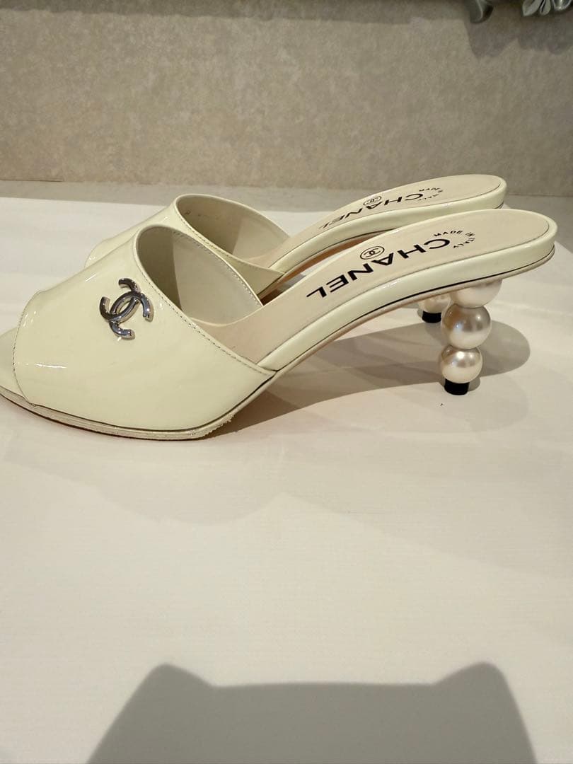 CHANEL オープントゥサンダル パールヒール 35½