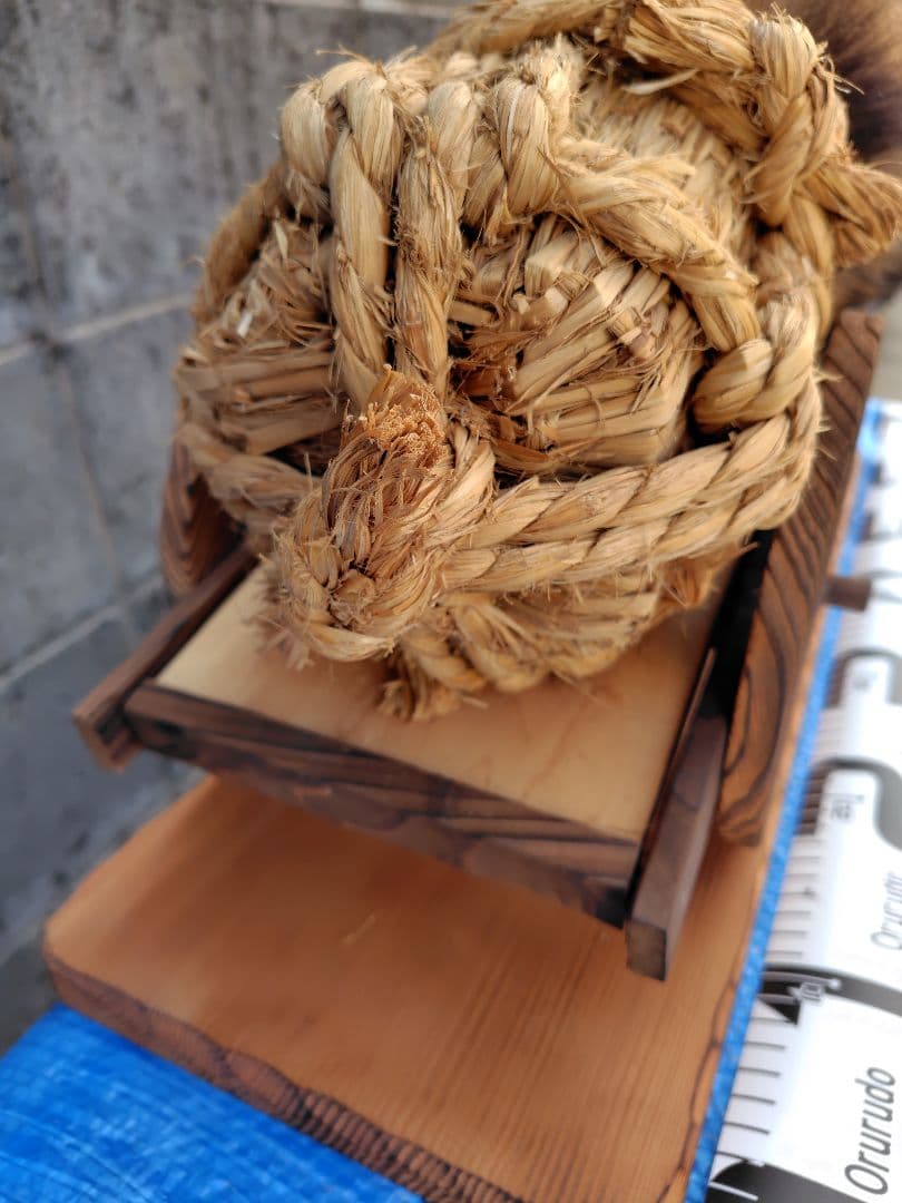 タヌキの剥製 置物 台車付き（俵）