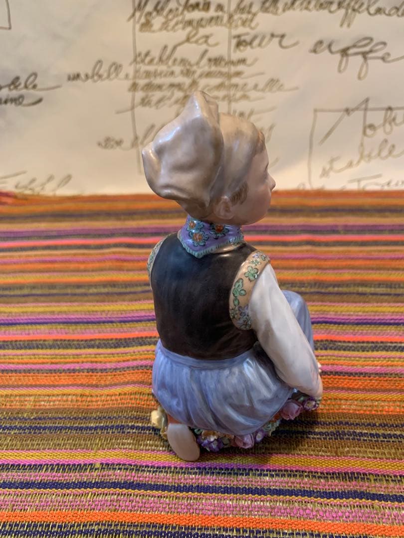 ロイヤルコペンハーゲン　アンティーク　民族衣装シリーズの男の子のフィギュリン！