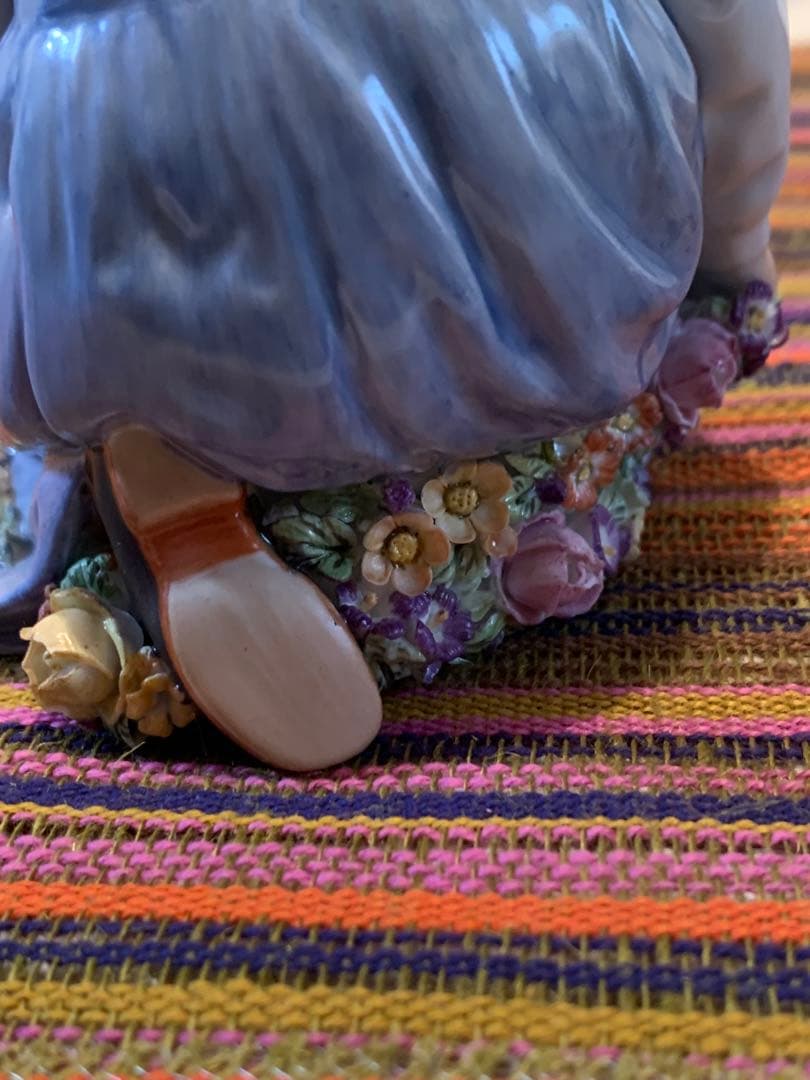 ロイヤルコペンハーゲン　アンティーク　民族衣装シリーズの男の子のフィギュリン！