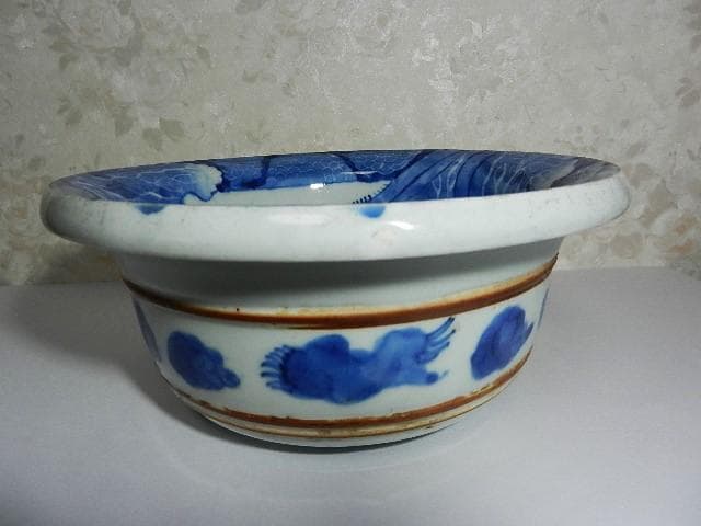 古伊万里染付「蓮と翡翠」の大鉢（概数　Ｄ２２ｃｍ、Ｈ１０ｃｍ、Ｗ１１２０ｇ）