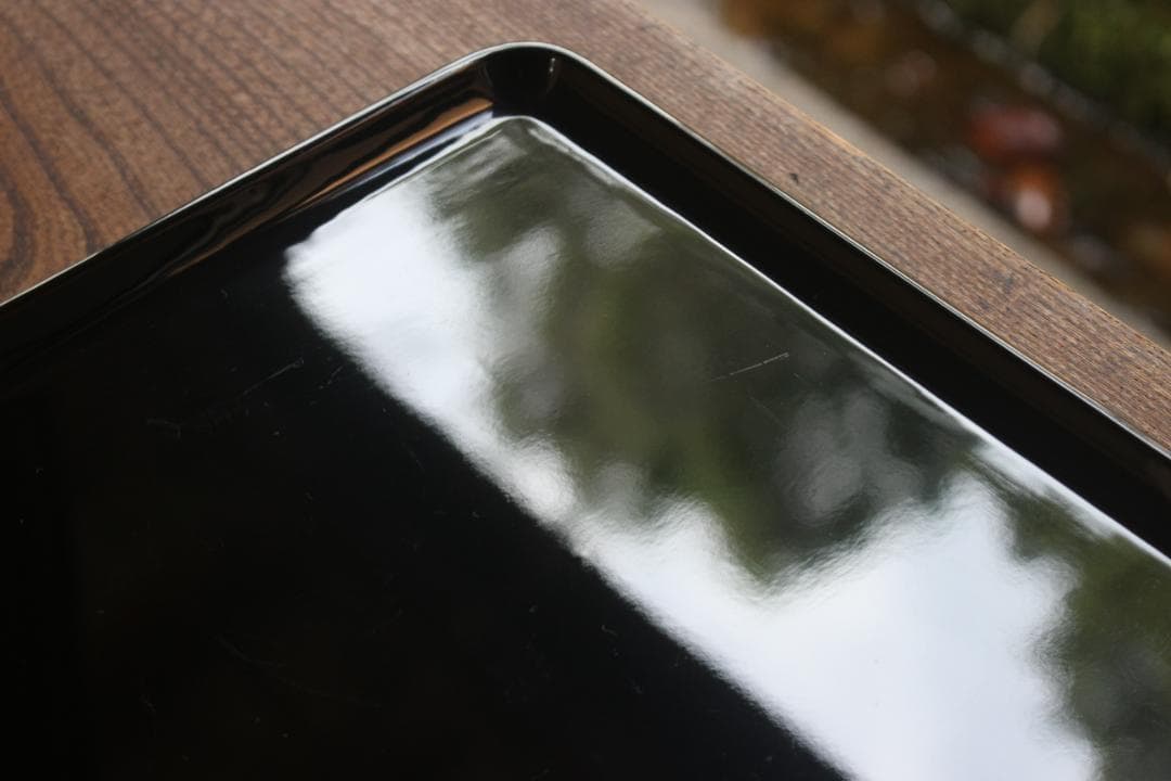 上質黒漆に優美な波貝殻螺鈿巻の映える長方膳（検輪島塗お膳お盆