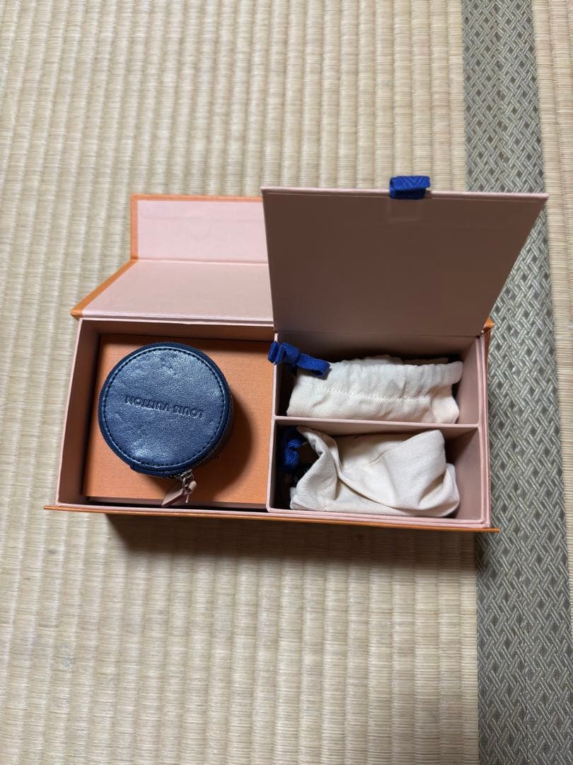 LOUIS VUITTON ワイヤレスイヤフォン ケース付き