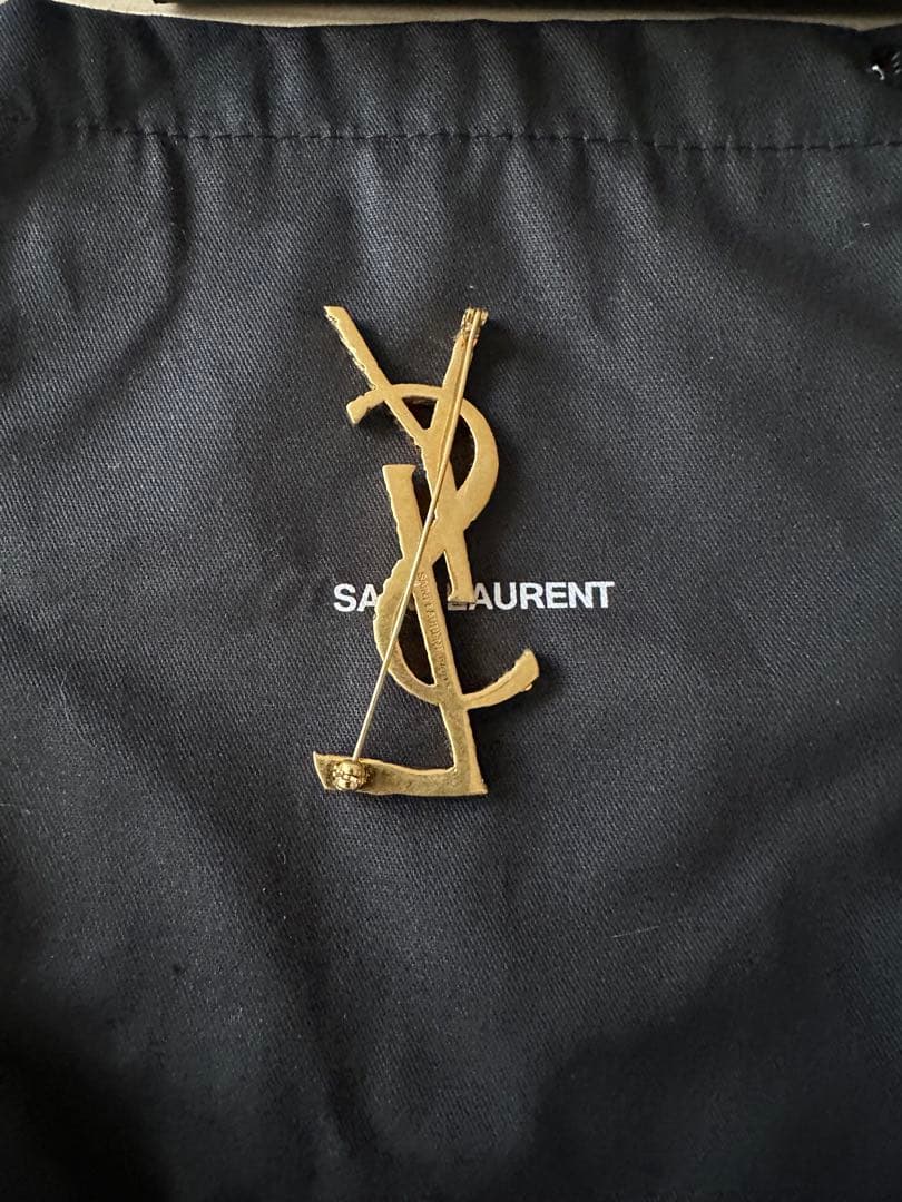 SAINT LAURENT YSLロゴブローチ