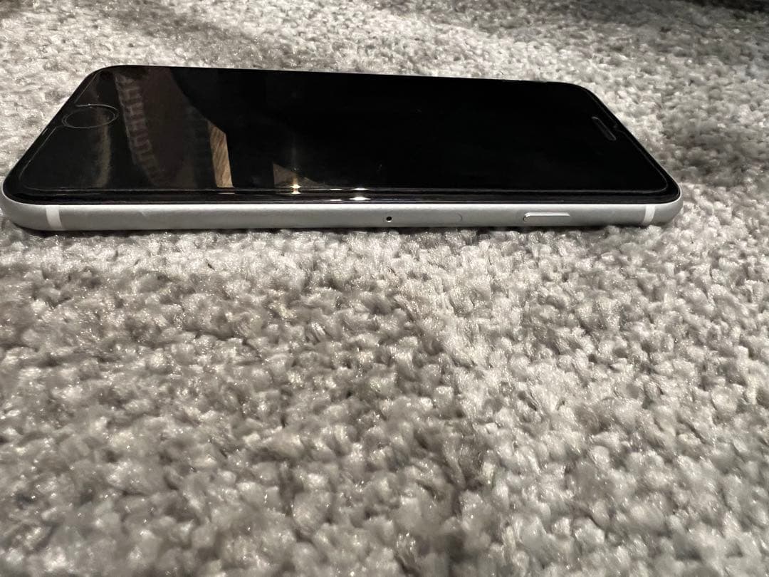 【美品】iPhone SE 第二世代 64GB ホワイト SIMフリー