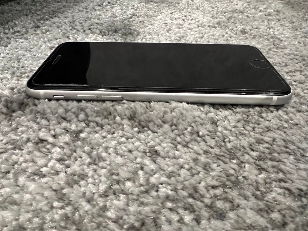 【美品】iPhone SE 第二世代 64GB ホワイト SIMフリー