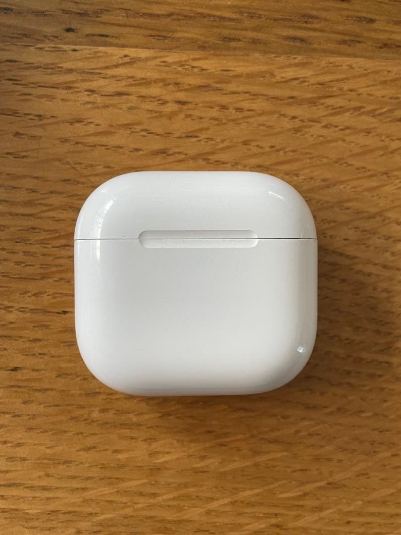 AirPods 4 本体 右耳とケース