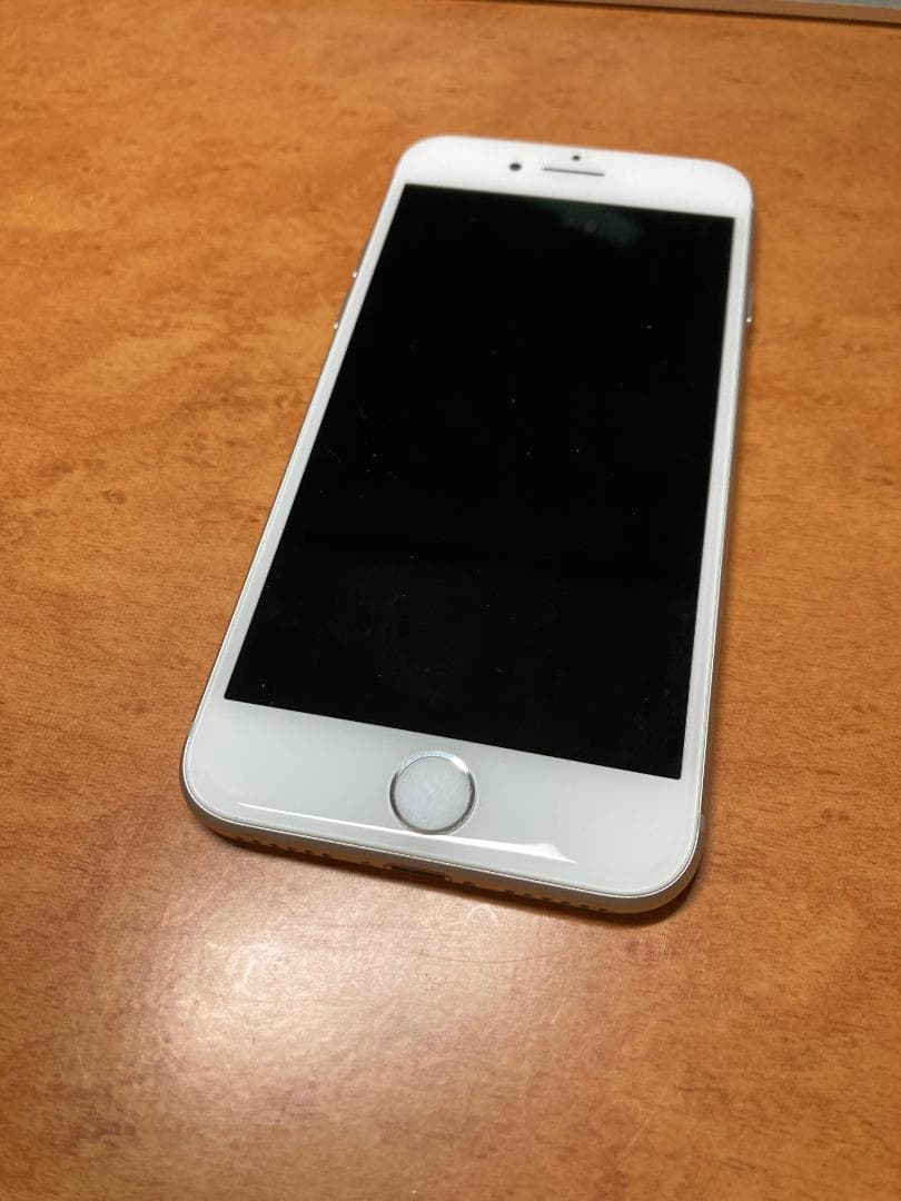 Apple iPhone 8 64GB シルバー Amazon再生品