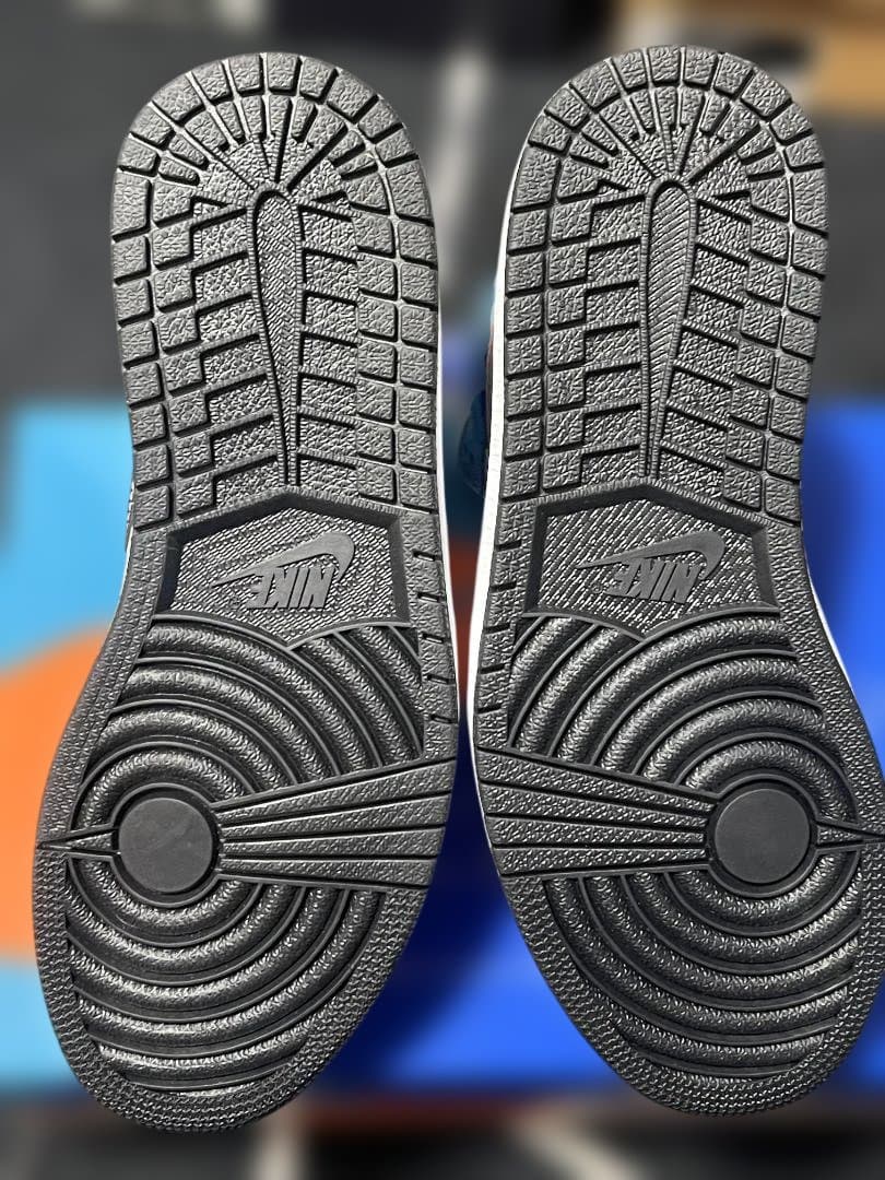 Nike Air Jordan 1 ベージュ/ブラック