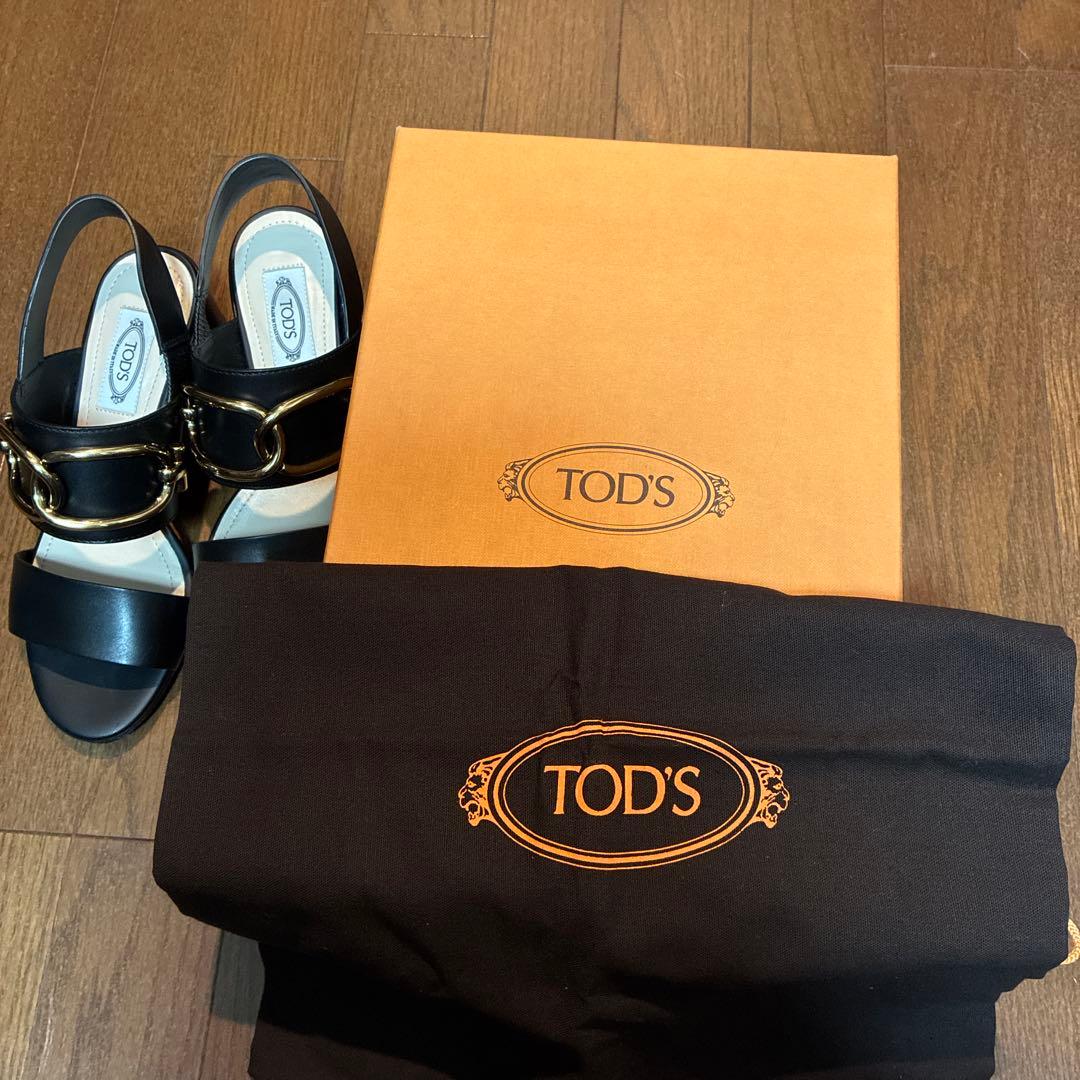【大幅値下げ】TOD'S ブラックサンダル ヒール付き　ほぼ新品