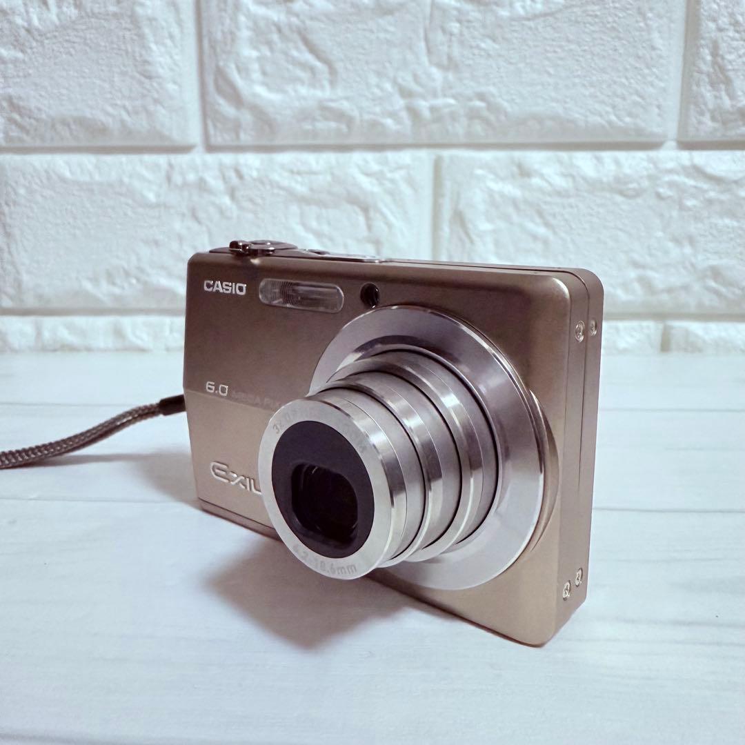 美品　CASIO EXILIM EX-Z600 カシオ　ゴールド　SDカード付き