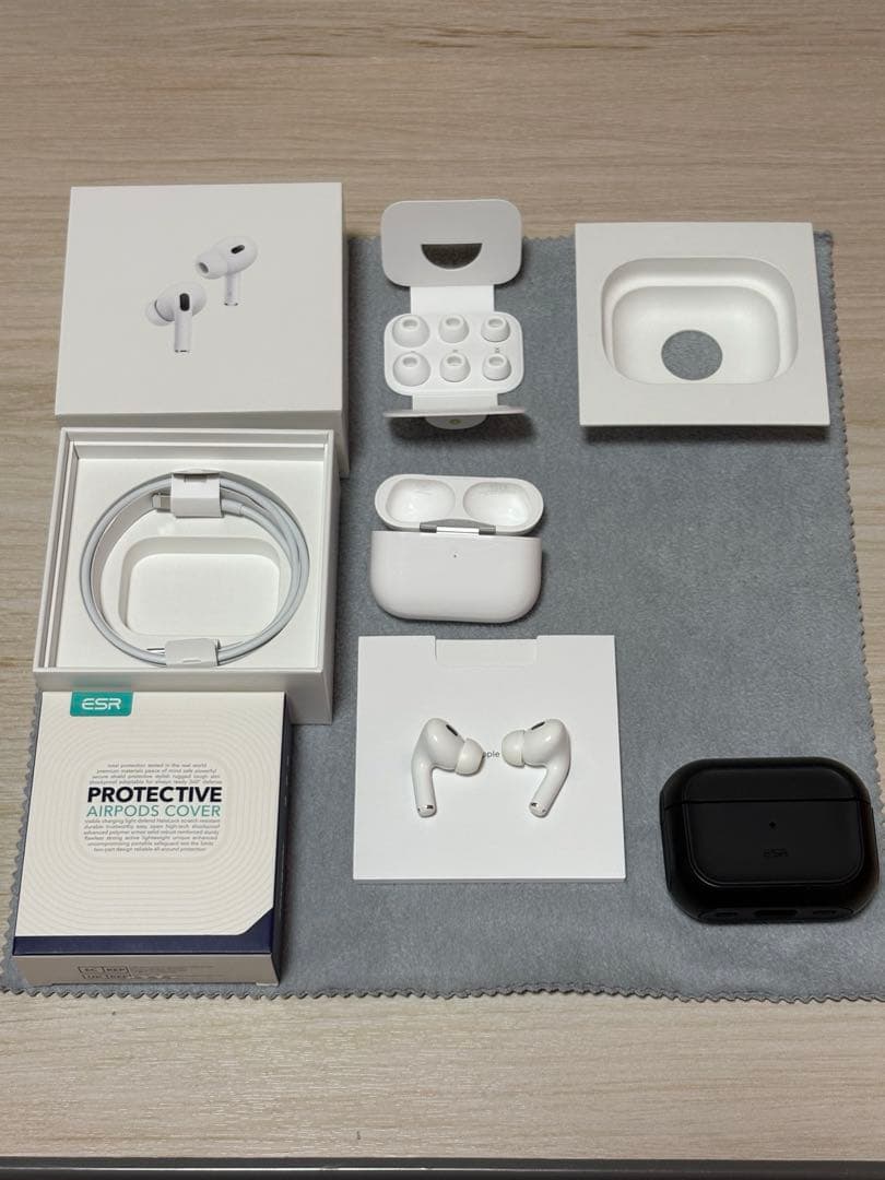 AirPods Pro 第2世代 lightning ESRケース付属