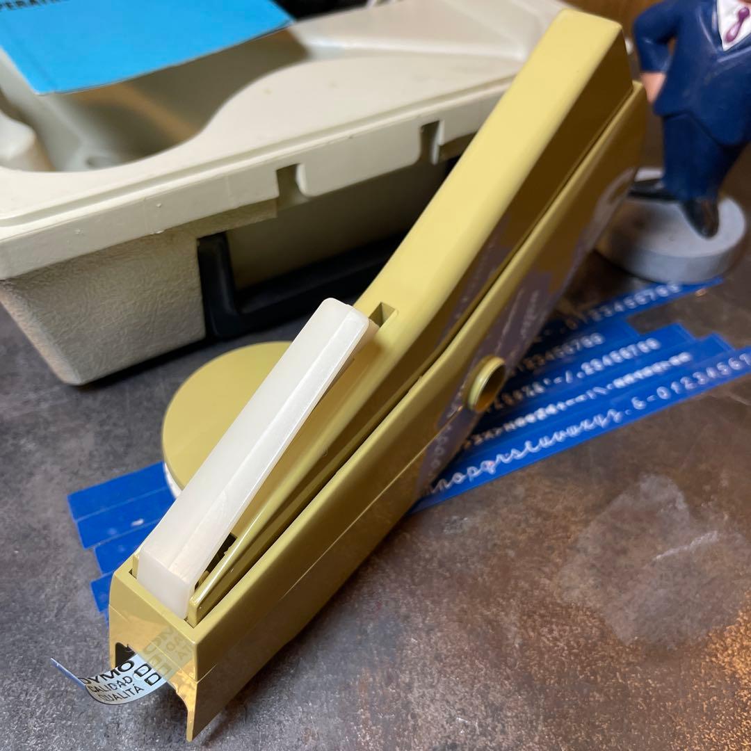 ■製品保証■ 【繋がる筆記体・文字盤4個】ダイモ M-6 DYMO 17515